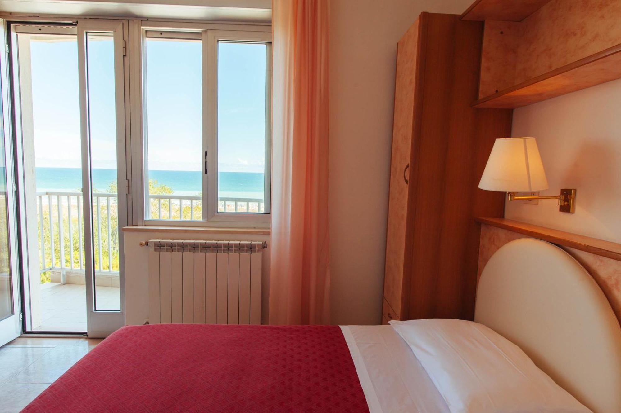 Hotel Perrozzi Vasto Quarto foto